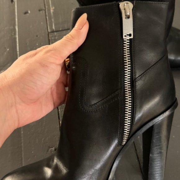 Saint Laurent YSL Black Bootie Boot 39 / 8 Great Condition - Picture 2 of 16